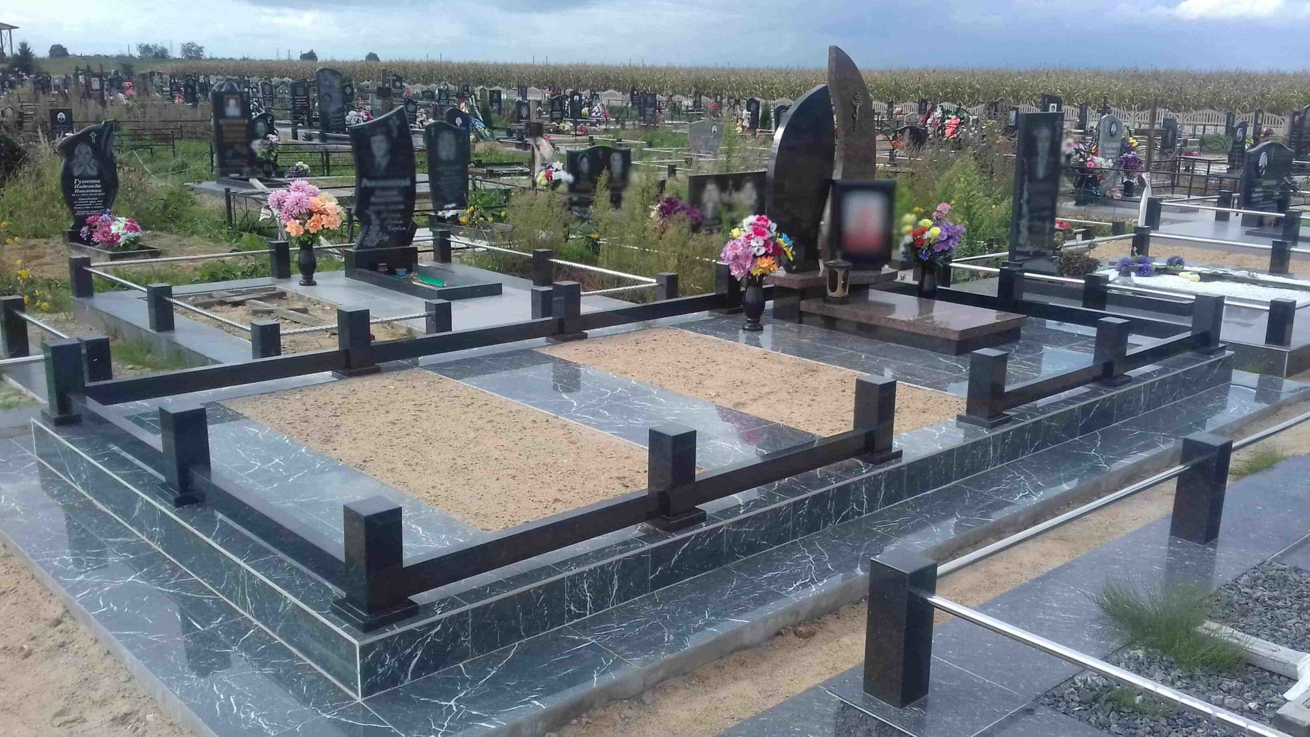 Установка семейных памятников